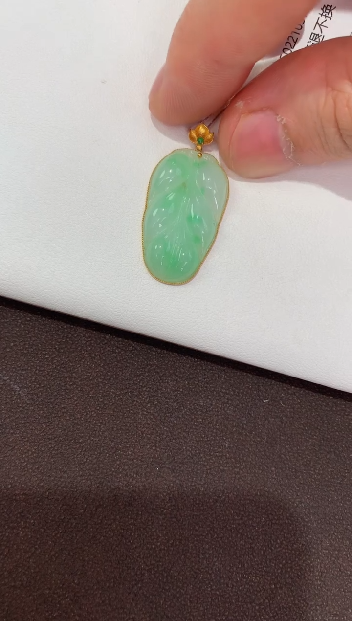 翡翠18K金镶嵌颈饰天然缅甸a货翡翠
