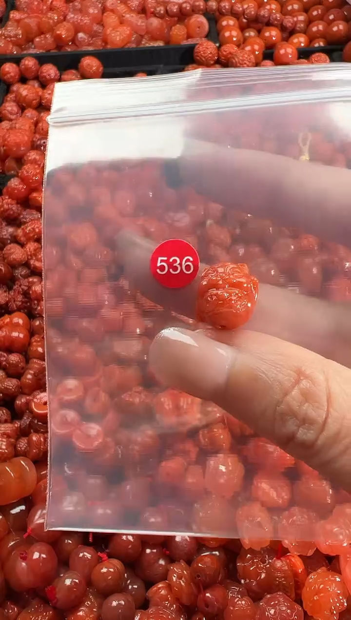 颈饰未镶嵌南红玛瑙1