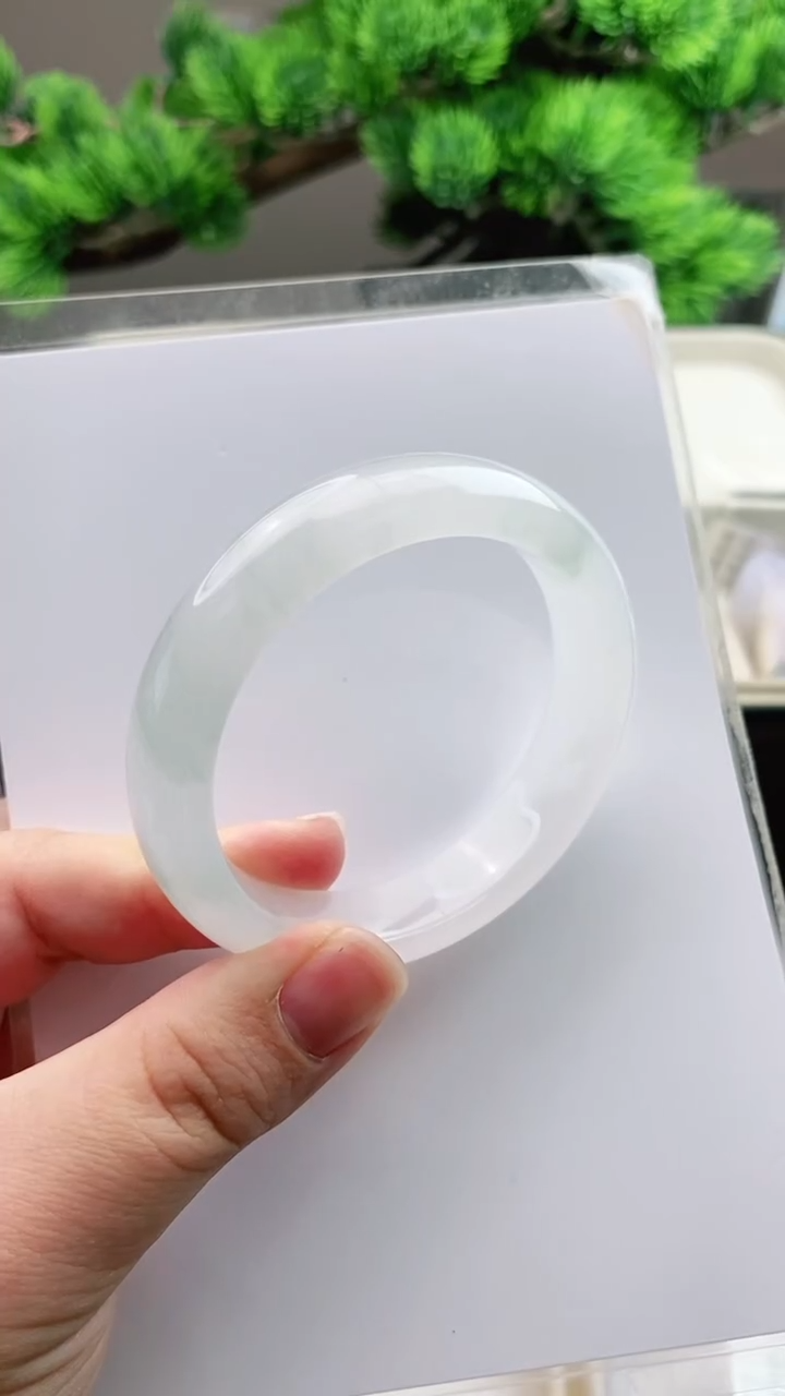 【闪购商品】石英质玉手镯未镶嵌52