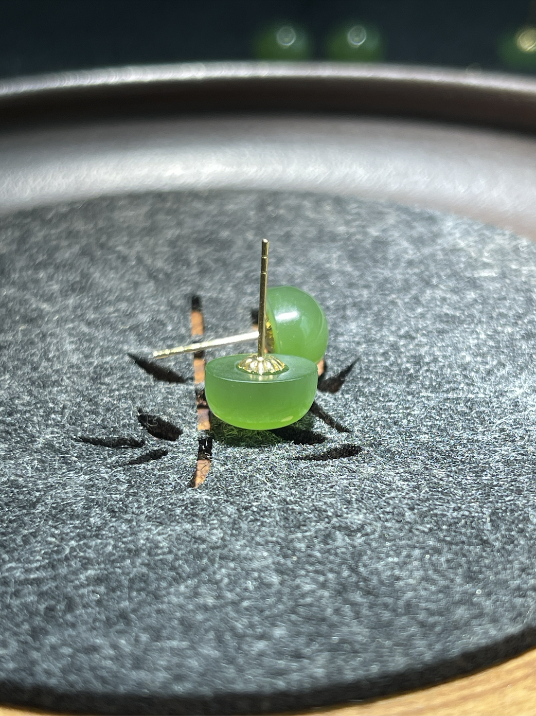 和田玉碧玉18K镶嵌蛋面耳钉