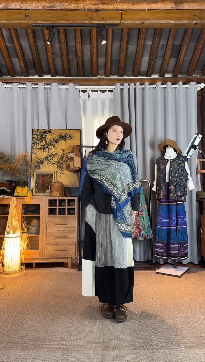 设计师款蓝色腰果花围巾