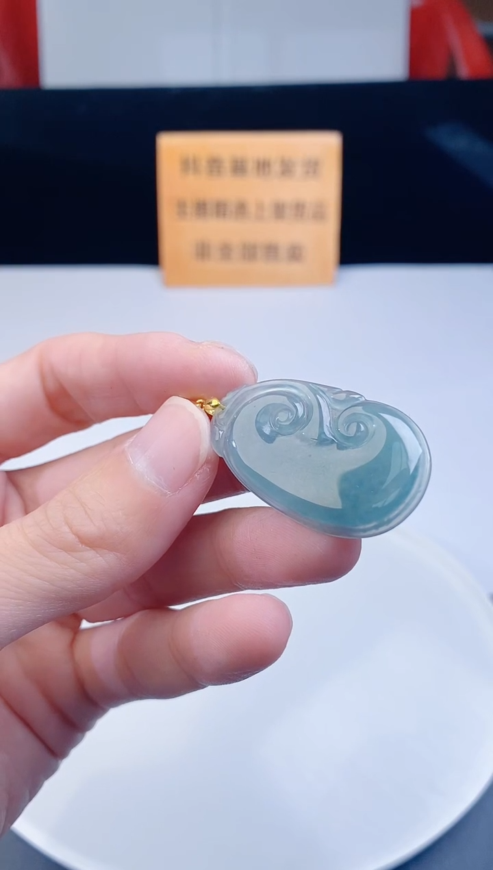 颈饰未镶嵌翡翠  