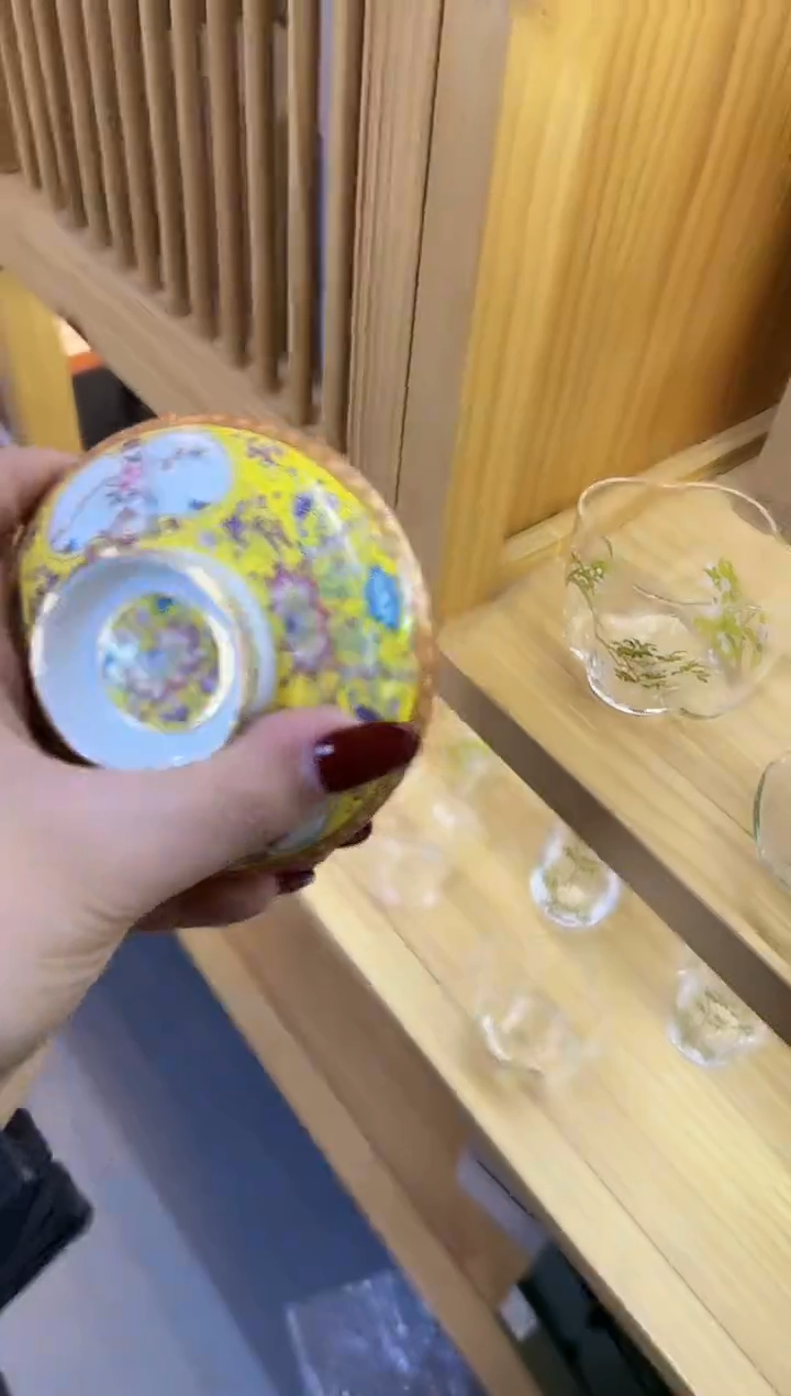 【闪购商品】四季珐琅彩盖碗黄色的