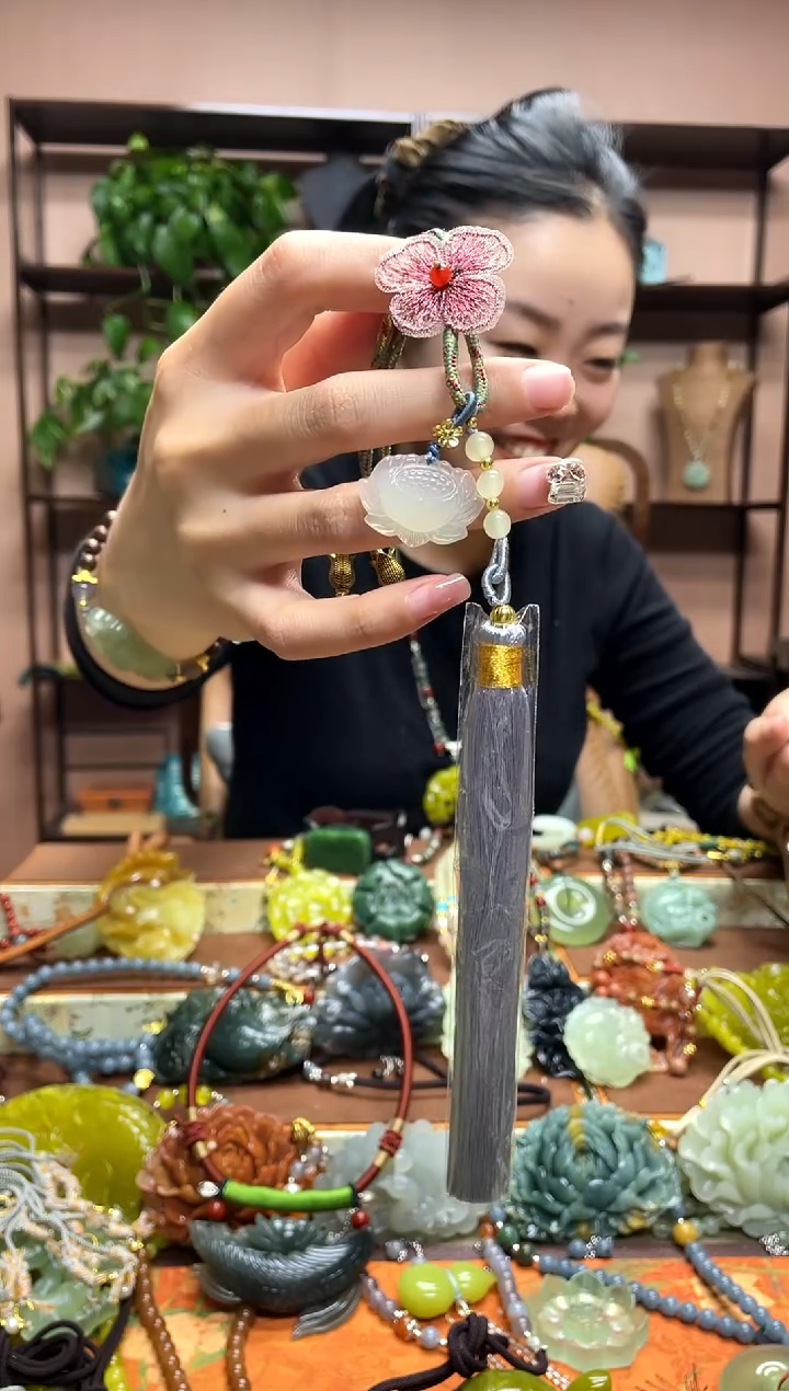 未镶嵌岫玉吊坠多样性发货发其中之一