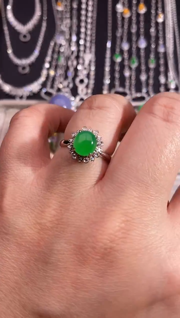 18K金镶嵌戒指翡翠戒指