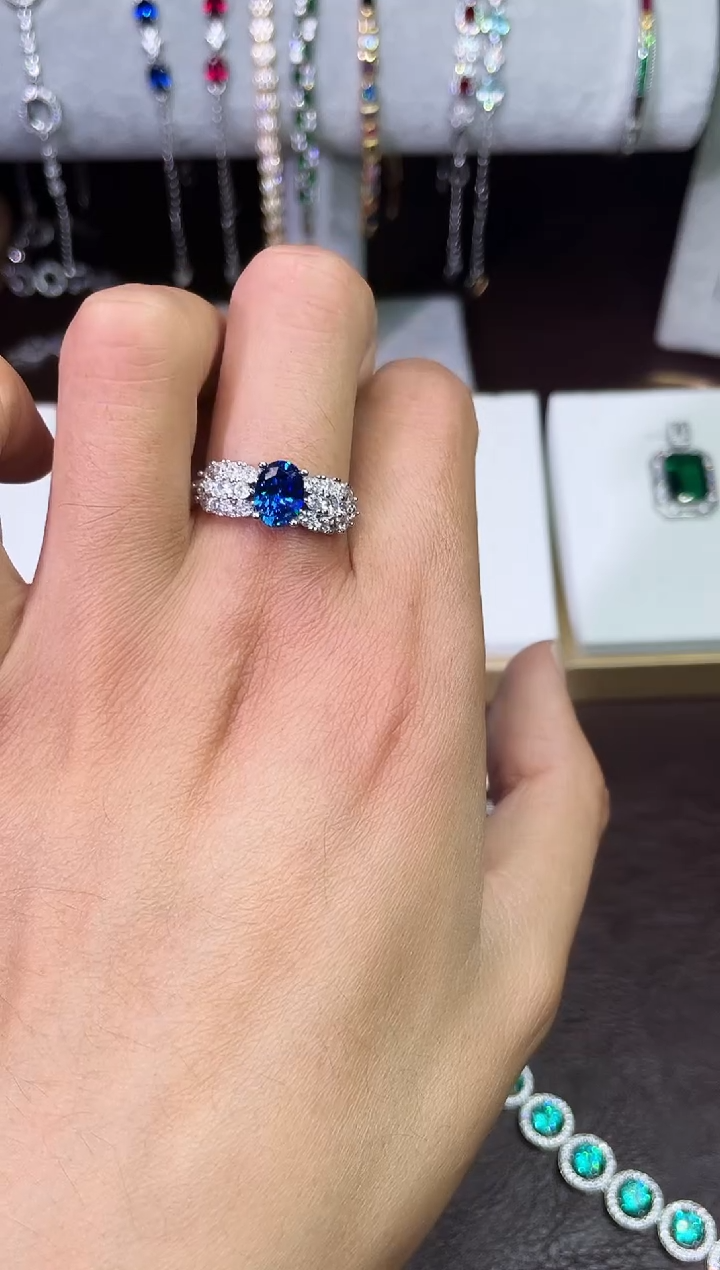 足铂镶嵌合成（培育）蓝宝石戒指/指环蓝宝戒指