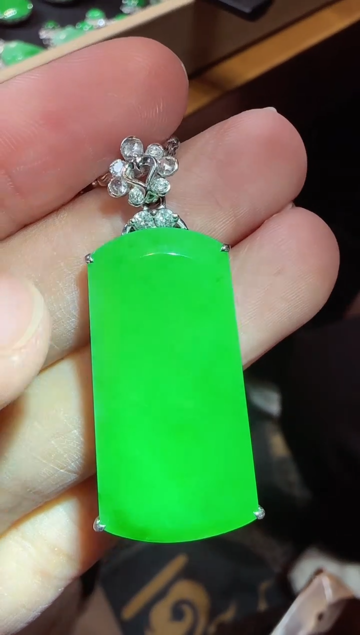 【闪购商品】翡翠吊坠(不含链)18K金镶嵌无事牌