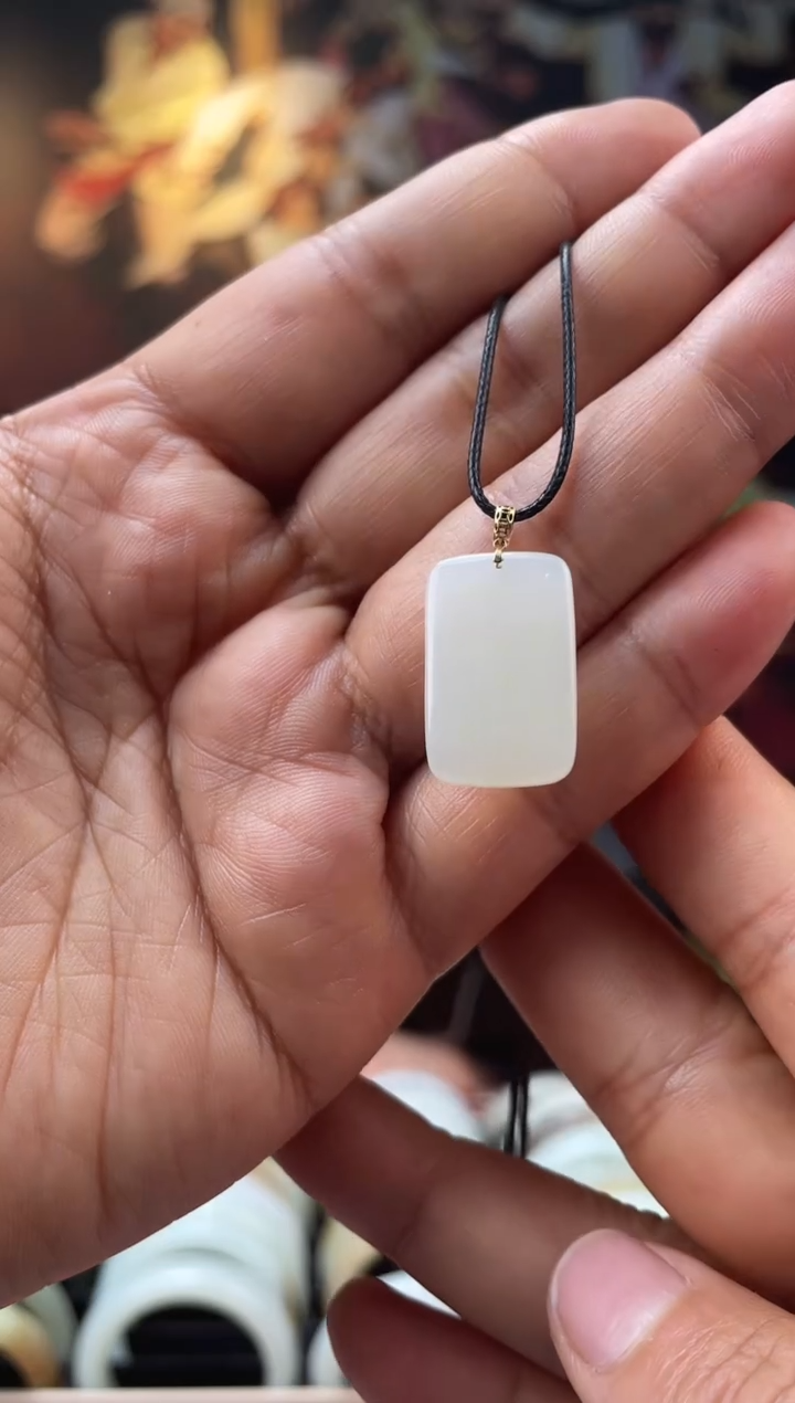 【闪购商品】和田玉颈饰18K金镶嵌白玉无事牌吊坠多样性发一件