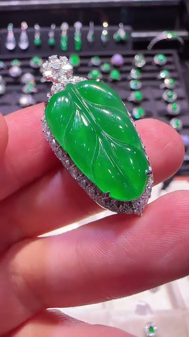 【闪购商品】翡翠颈饰18K金镶嵌树叶