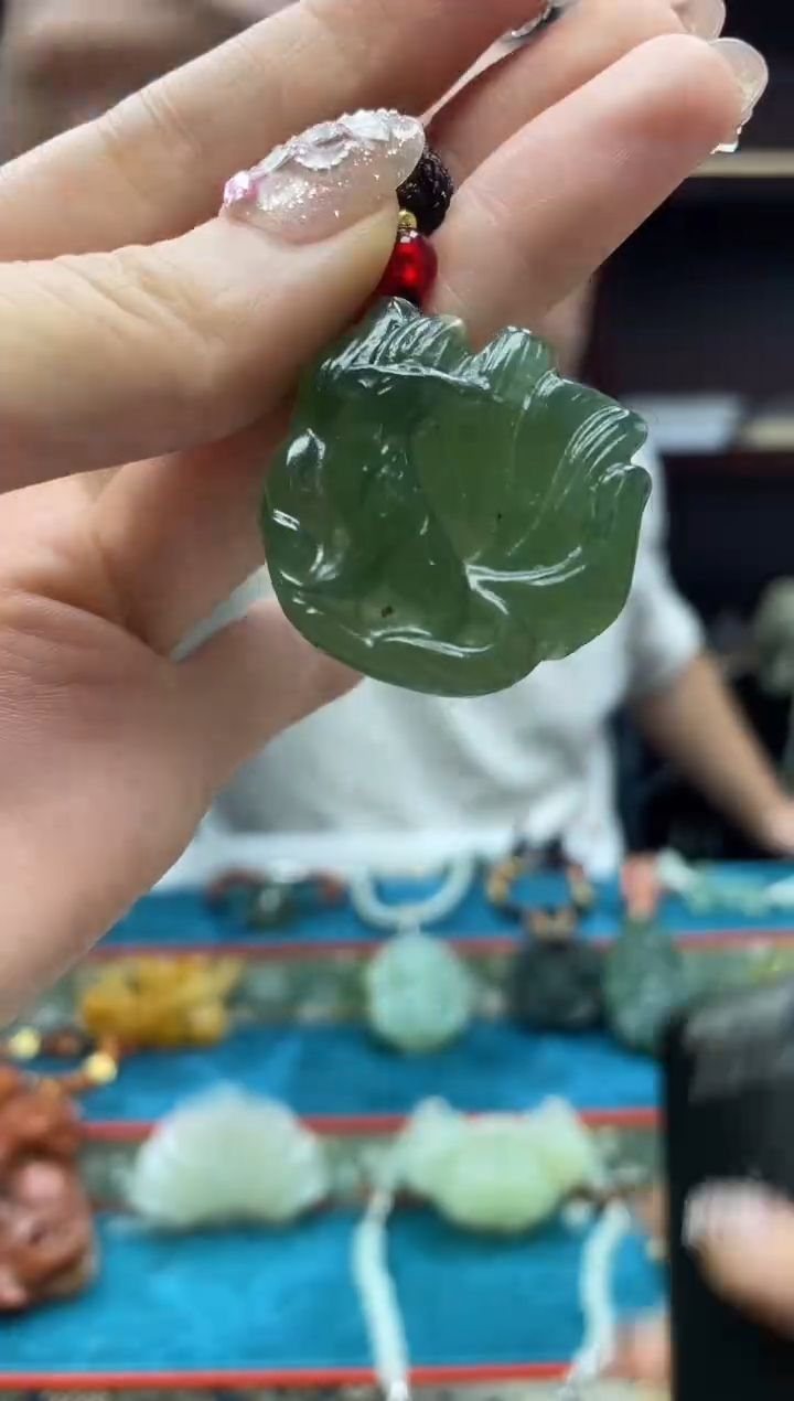 未镶嵌岫玉吊坠·