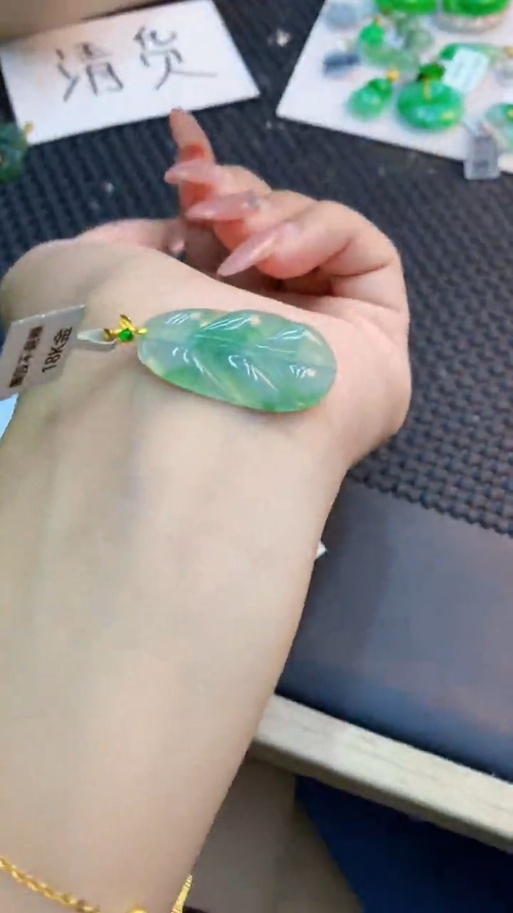 翡翠18K金镶嵌吊坠(不含链)1