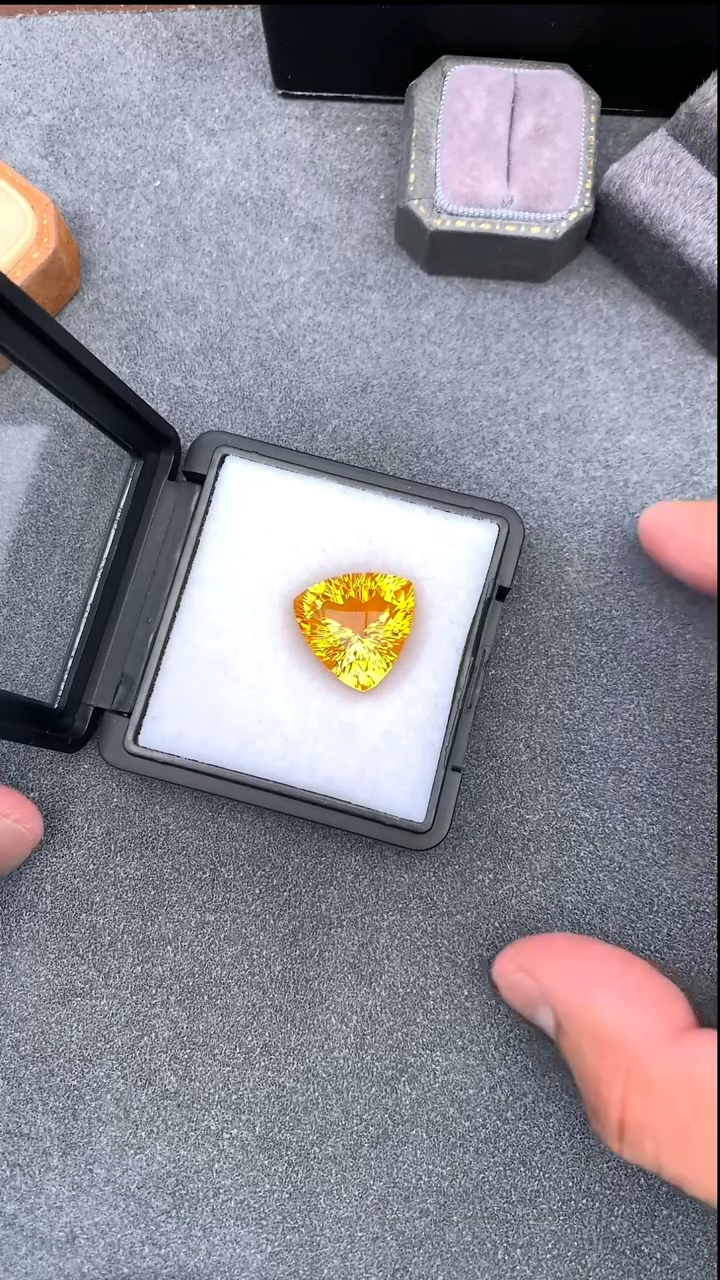 【闪购商品】黄晶裸石未镶嵌20.775克拉