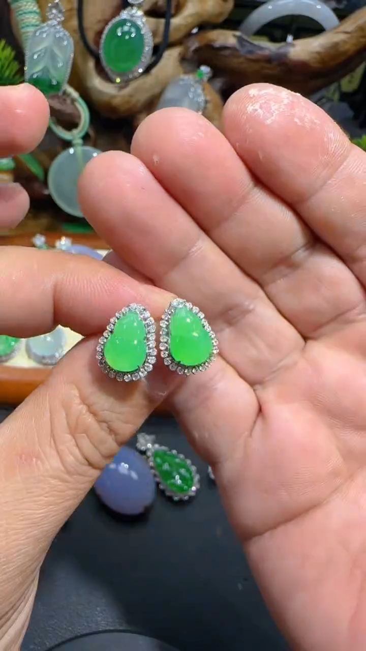 【闪购商品】翡翠耳饰18K金镶嵌耳饰