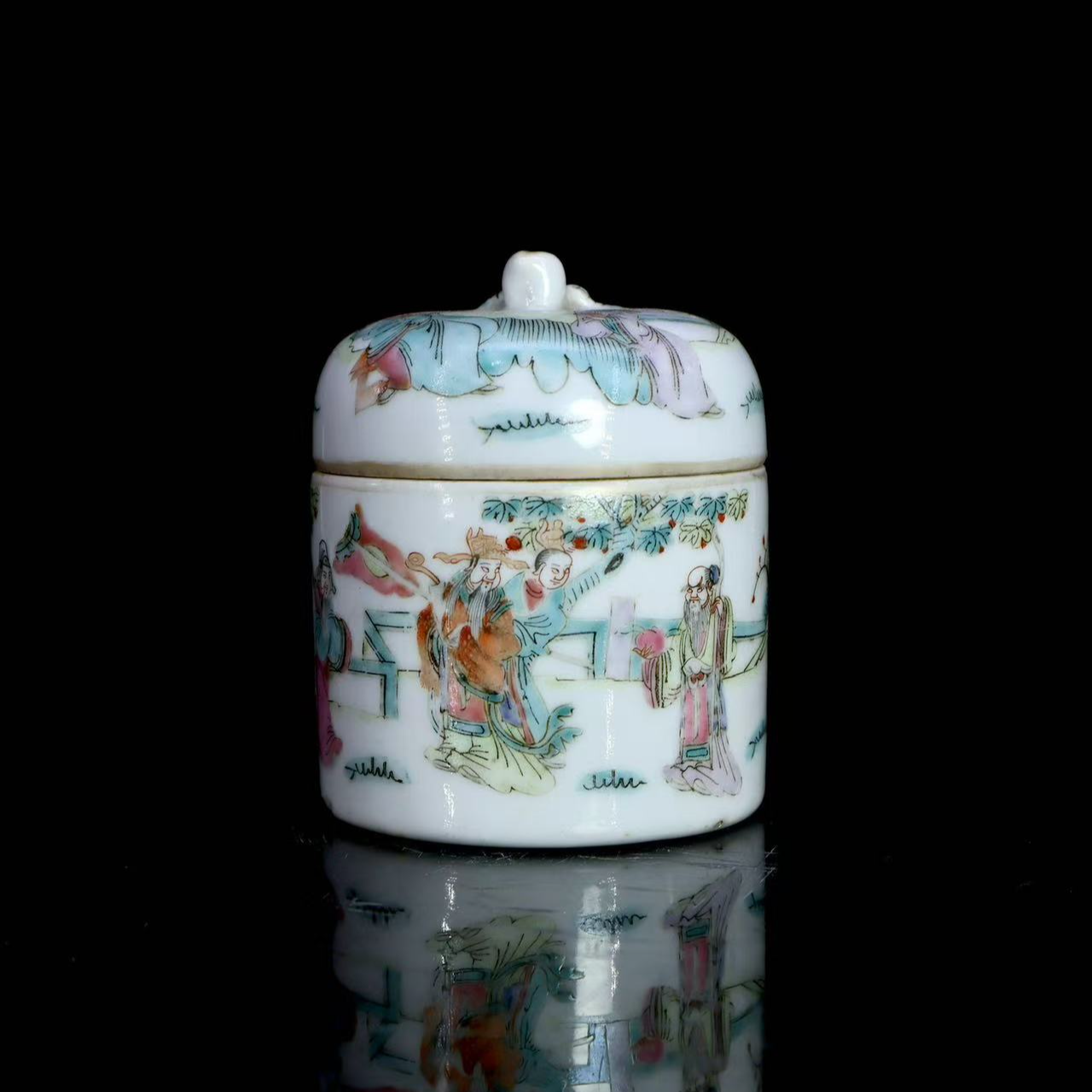 51: 清晚期粉彩人物故事盖缸