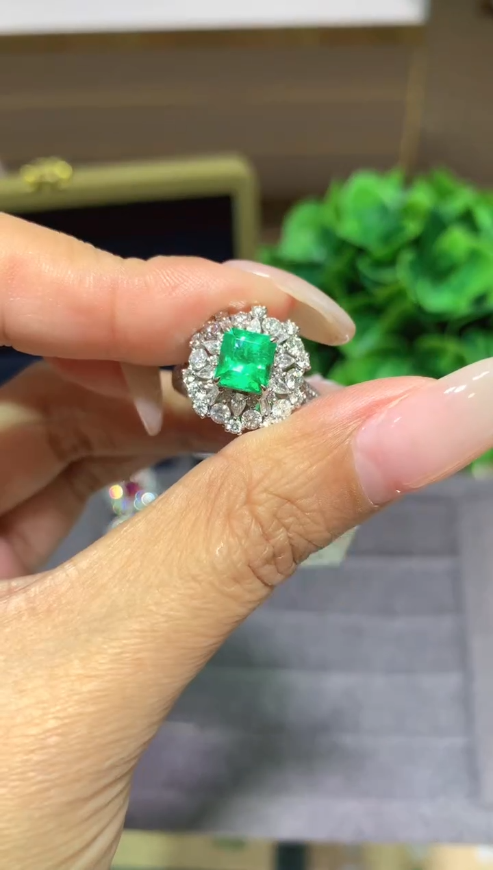 18K金镶嵌戒指祖母绿1.48ct