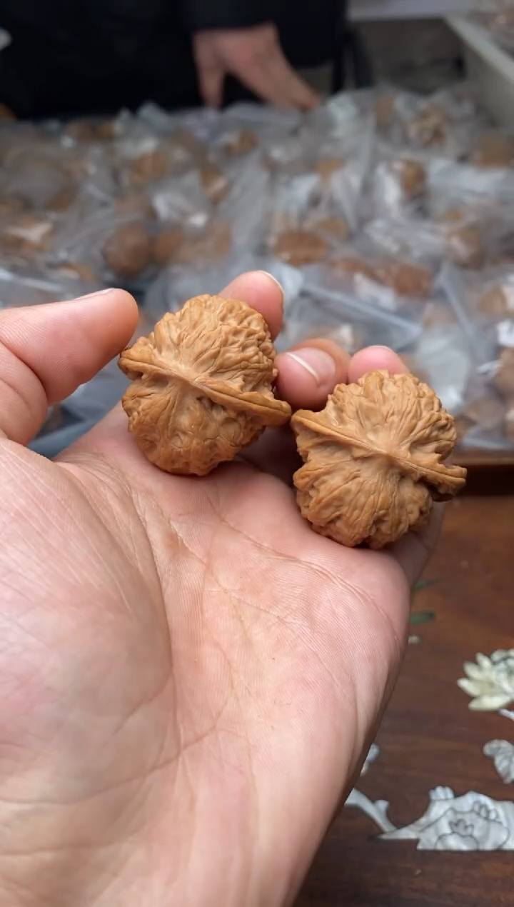 【闪购商品】文玩核桃吊坠A22号38尺野狼