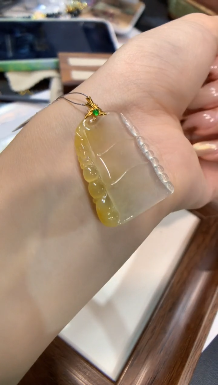 颈饰18K金镶嵌翡翠竹节