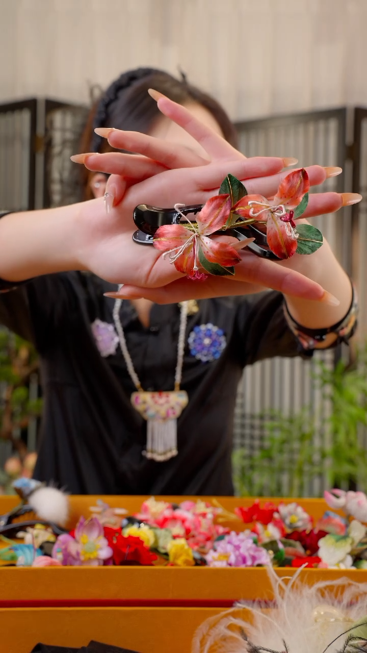 织绣爱****7非遗苏绣绒花手工饰品