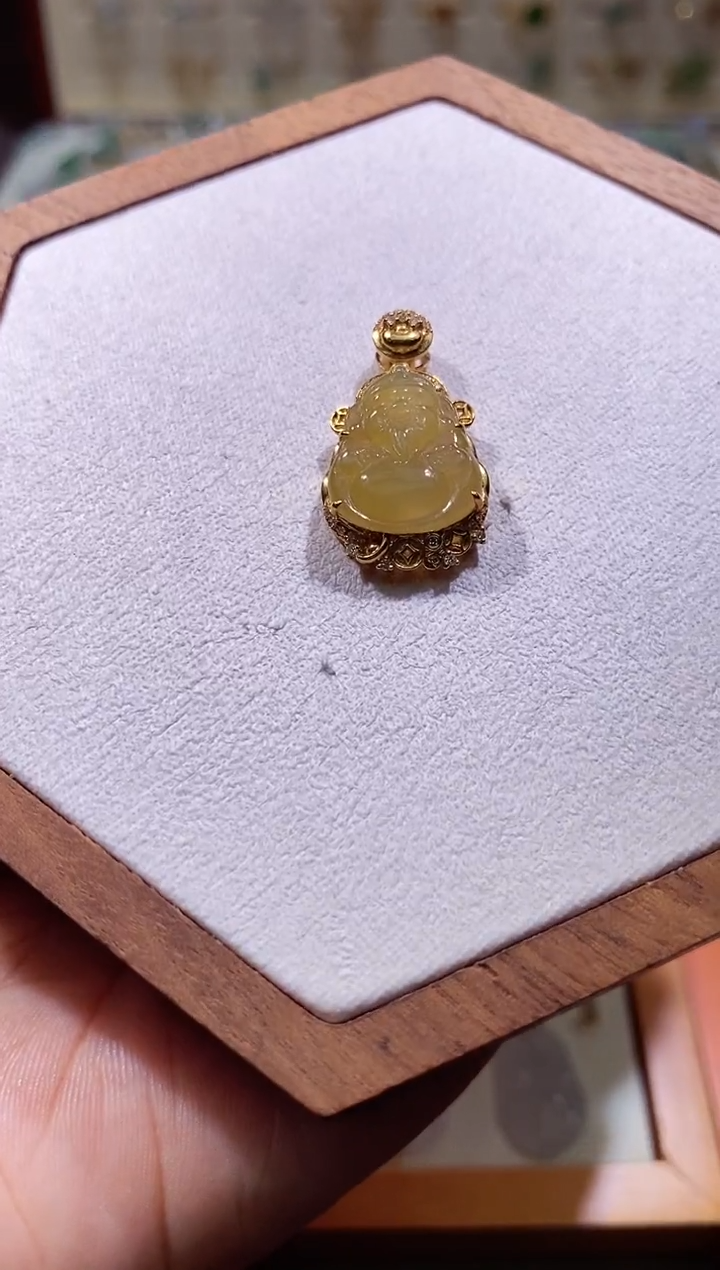 吊坠(不含链)18K金镶嵌翡翠陈**?1111111111