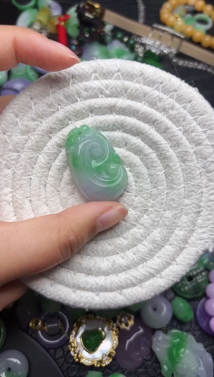 颈饰未镶嵌翡翠缅甸翡翠吊坠