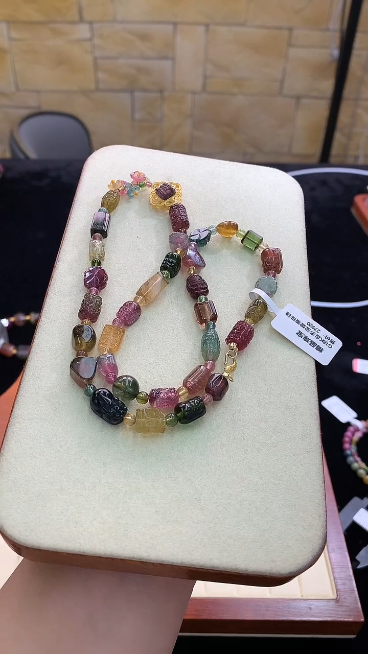 颈饰18K金镶嵌碧玺独家设计款多样性发其一