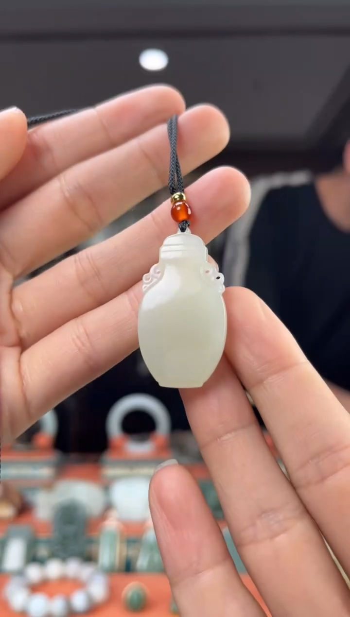 和田玉未镶嵌颈饰佩佩