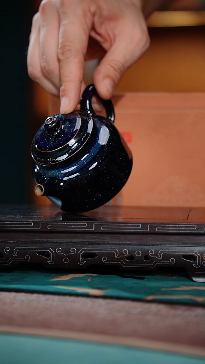 166-1德钟壶（晋艳红）