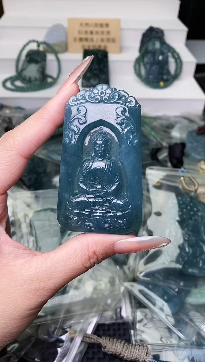 颈饰未镶嵌翡翠 