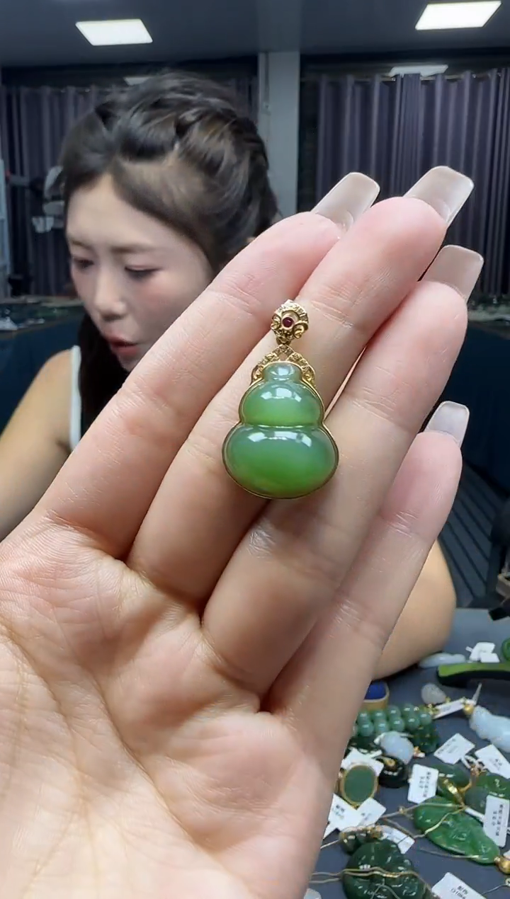和田玉18K金镶嵌挂件1