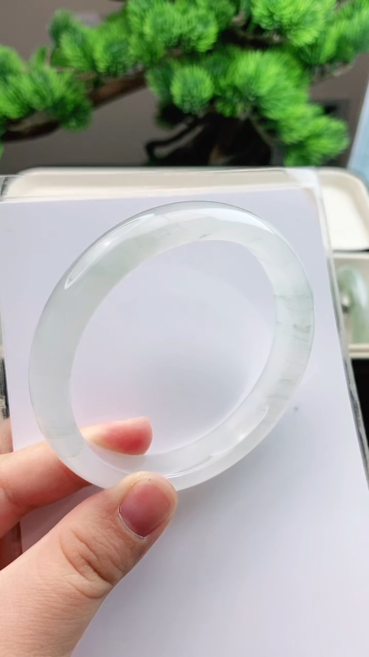 【闪购商品】石英质玉手镯未镶嵌63