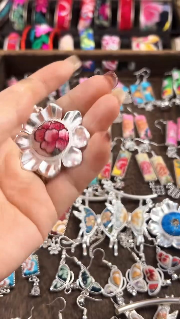 【闪购商品】织绣民族风老绣饰品217