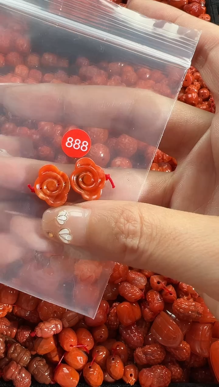颈饰未镶嵌南红玛瑙1
