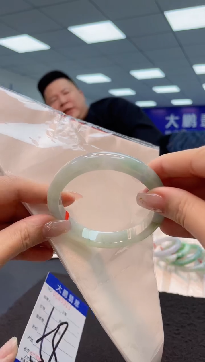 【闪购商品】翡翠手镯未镶嵌AAAAAAAAAA