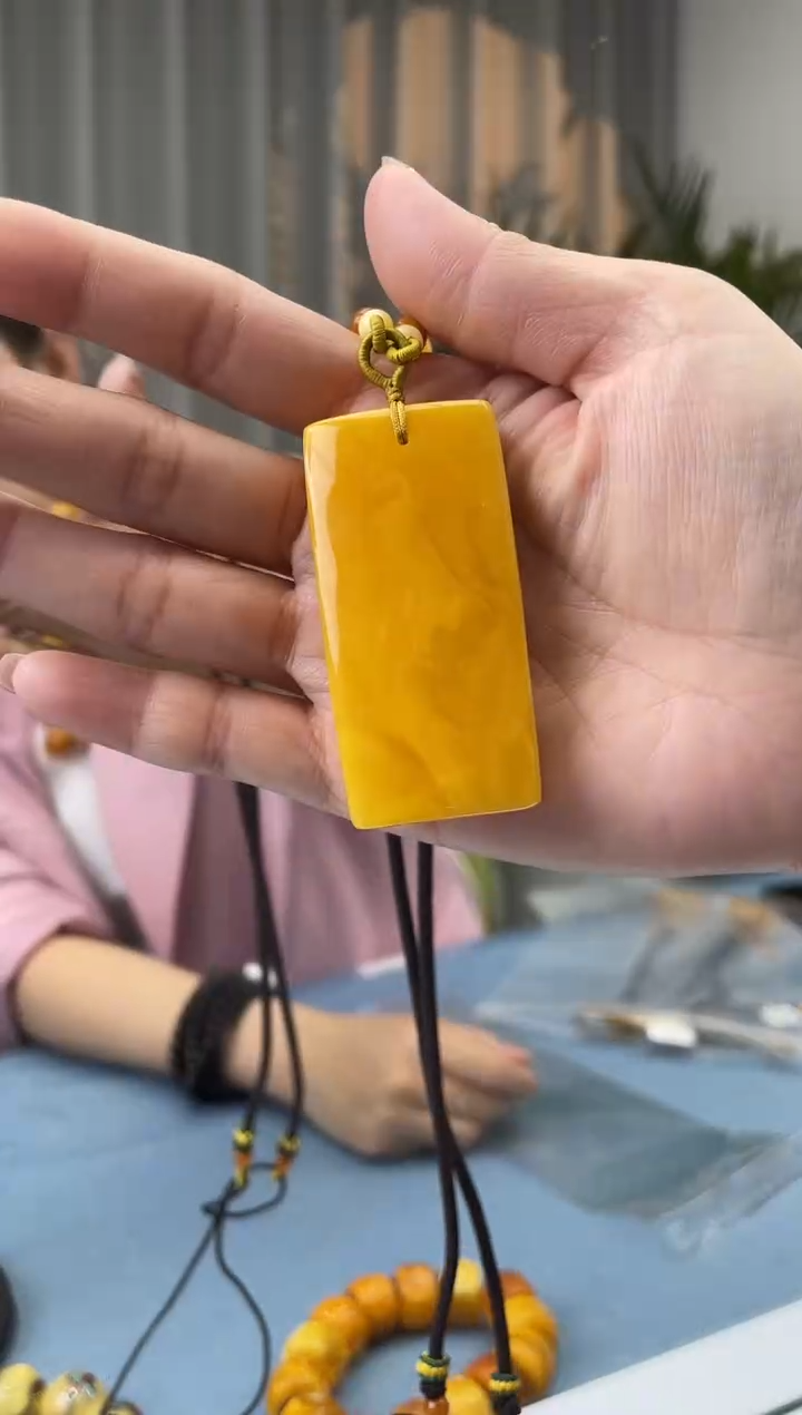 【闪购商品】蜜蜡珠宝奇石未镶嵌假一罚十，微瑕发一件021