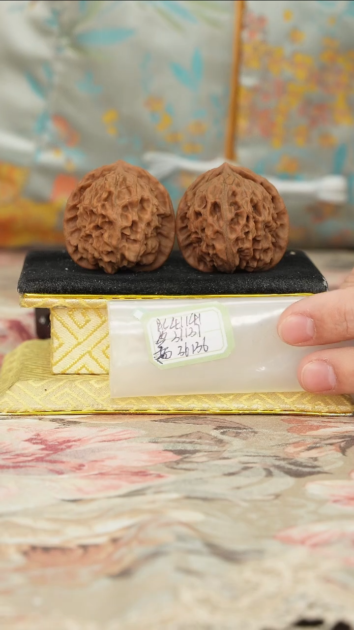 【闪购商品】文玩核桃把件非嫁接元宝