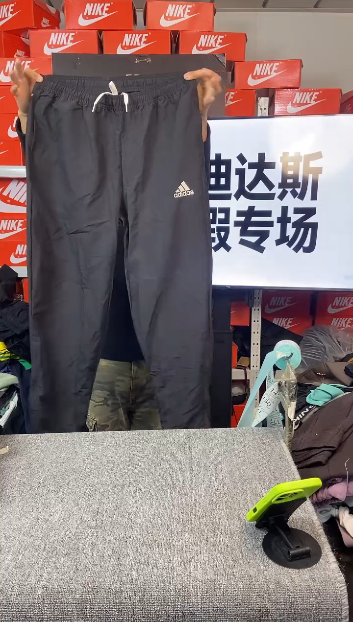 146编码 阿迪达斯 全新无暇 尺码185 直播间过款为准