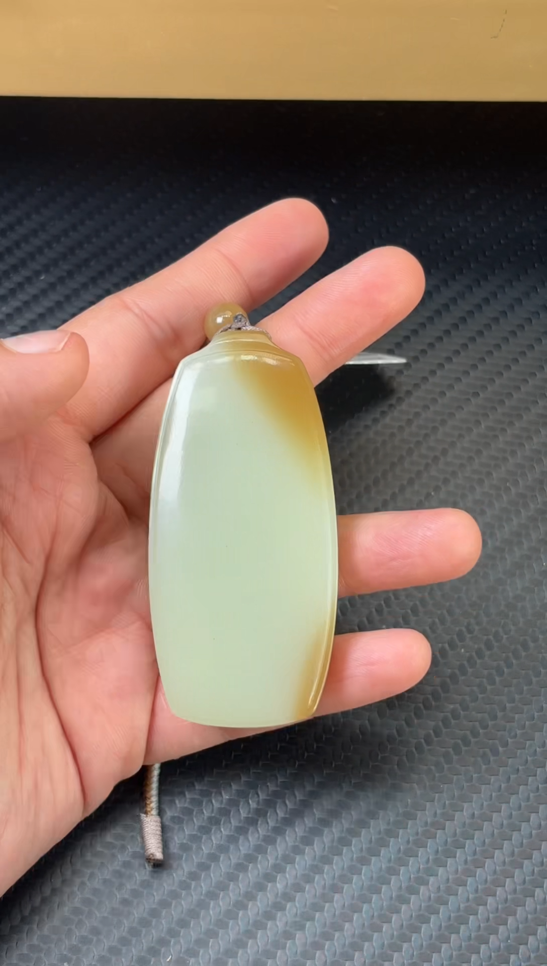 吊坠(赠链)未镶嵌和田玉若羌微色差吊坠mh