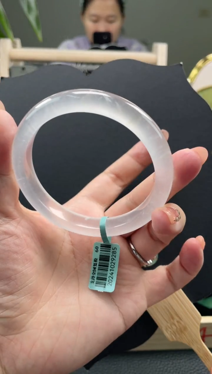【闪购商品】石英质玉手镯未镶嵌口径60