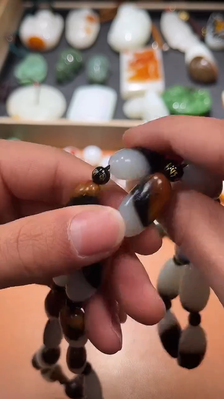 未镶嵌和田玉把件刘***。和田玉