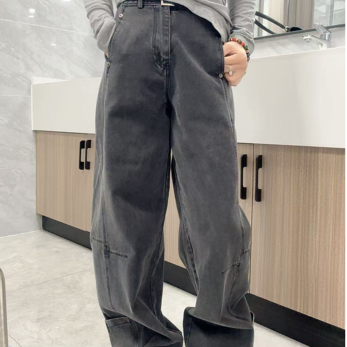 《赵小姐推荐》帅气烟灰色牛仔裤