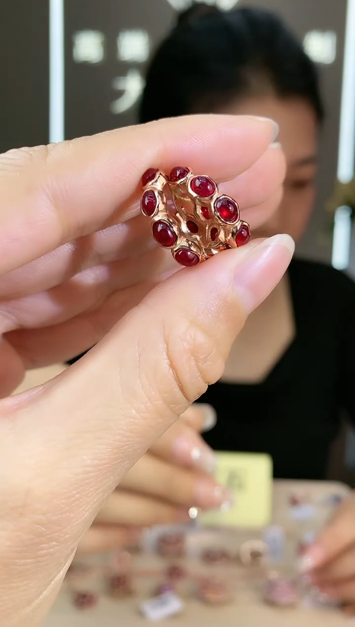 【闪购商品】红宝石耳饰银S925镶嵌耳饰