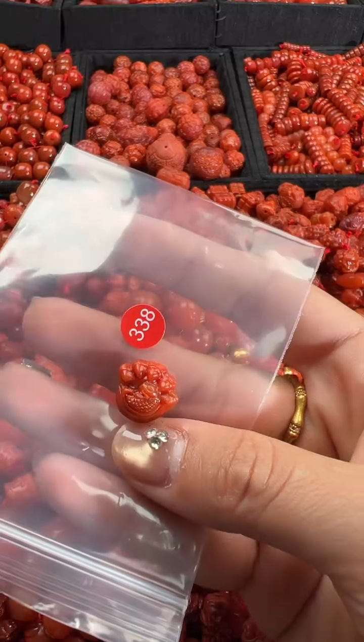 【闪购商品】南红玛瑙未镶嵌颈饰1