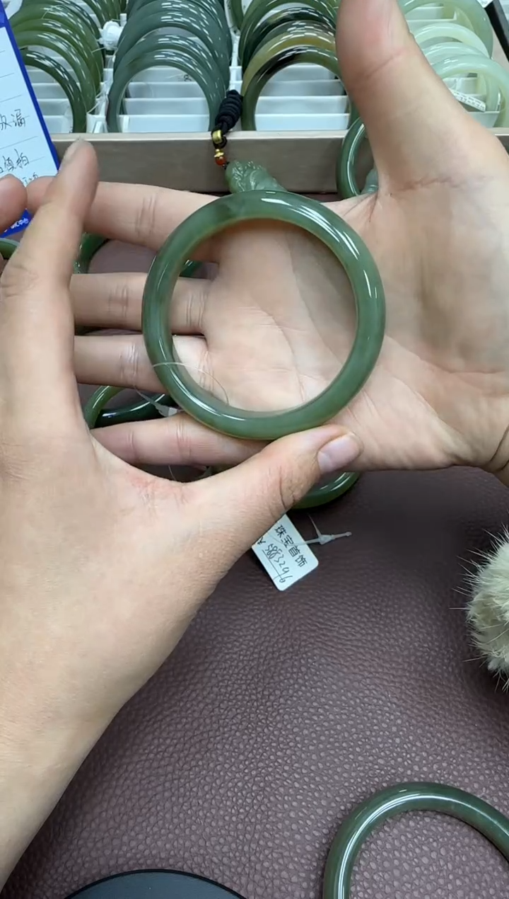 【闪购商品】和田玉手镯未镶嵌天然和田玉有天然结构