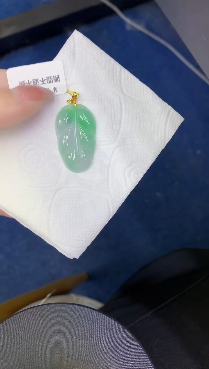 颈饰18K金镶嵌翡翠缅甸天然翡翠A货