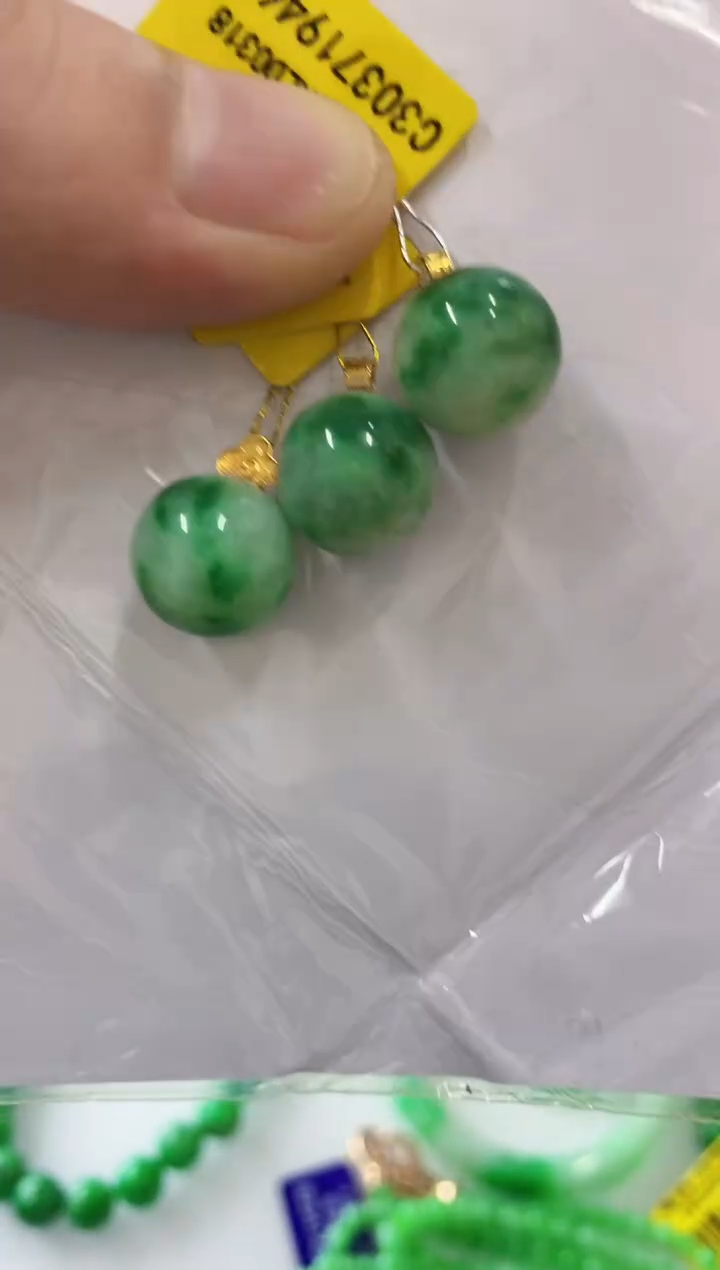 翡翠18K金镶嵌吊坠(不含链)多样性发货其中一件