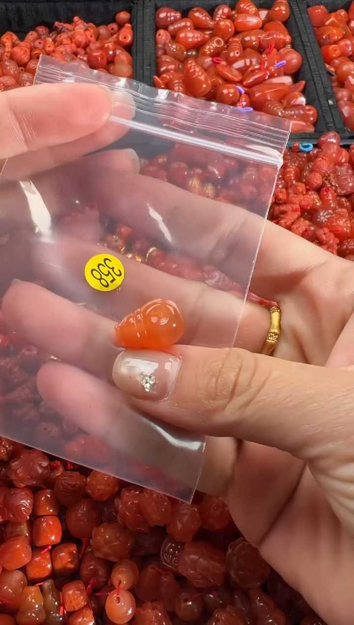 【闪购商品】南红玛瑙颈饰未镶嵌1