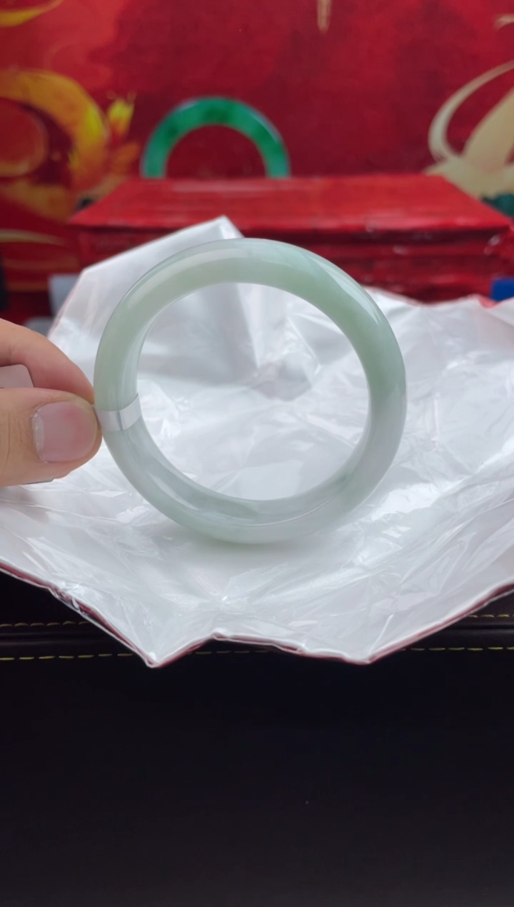 【闪购商品】翡翠手镯未镶嵌1翡翠手镯（微瑕）