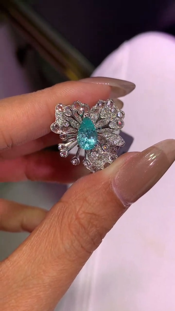 18K金镶嵌戒指帕拉依巴碧玺1.05CT