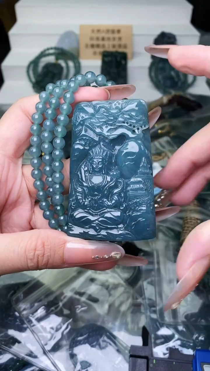 颈饰未镶嵌翡翠 