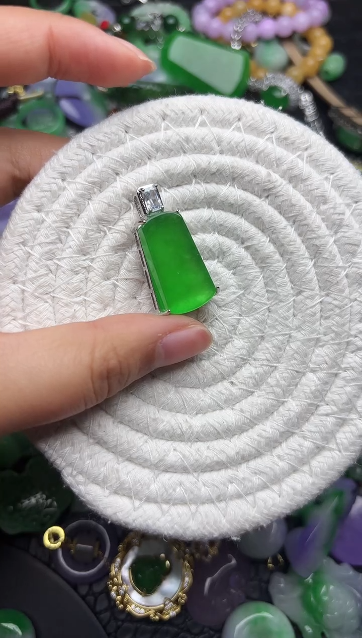 颈饰未镶嵌翡翠缅甸翡翠吊坠
